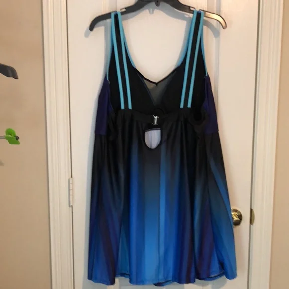 Ladies Plus Size Swimsuit top .Size 24W / 3 X - Picture 2 of 4